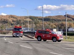 消防車など６台で町内を巡回した
