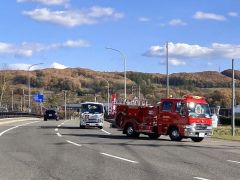 消防車など６台で町内を巡回した