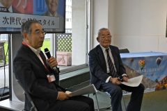 移住の魅力や注意点などについて意見を交わす（左から）竹中町長と高橋理事長