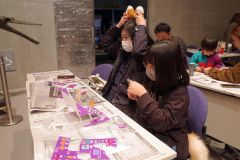 ミニ発掘体験やペーパークラフトなどさまざまな企画を用意した