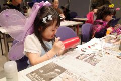 ミニ発掘体験やペーパークラフトなどさまざまな企画を用意した