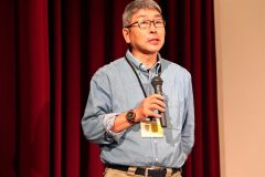 市民後見人の会の活動内容を紹介する代表理事の吉岡さん　