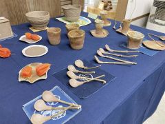 教室作品展は受講生３人の約１００点を販売