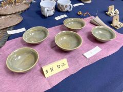 教室作品展は受講生３人の約１００点を販売