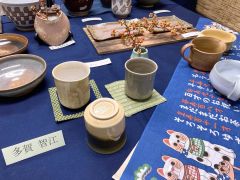 教室作品展は受講生３人の約１００点を販売