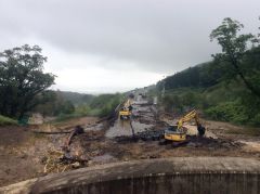 ２０１６年の台風災害では、通行止め解除に向け迅速な復旧作業が行われた（ネクスコ東日本帯広管理事務所提供）