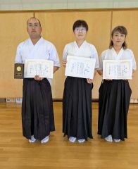 一般の部上位入賞者。（左から）大山誠、高橋美香、前田千晶