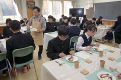 豊かな足寄食材を満喫する足寄中３年生