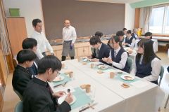 豊かな足寄食材を満喫する足寄中３年生