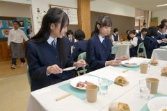 豊かな足寄食材を満喫する足寄中３年生