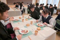 豊かな足寄食材を満喫する足寄中３年生