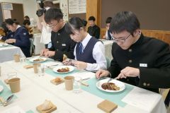 豊かな足寄食材を満喫する足寄中３年生