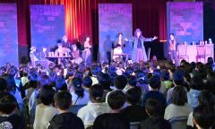 帯広明星小学校で開かれたミュージカル鑑賞会