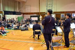 演奏を披露する第５音楽隊