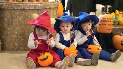 絵本「ぐりとぐら」の衣装を身につけた園児たち