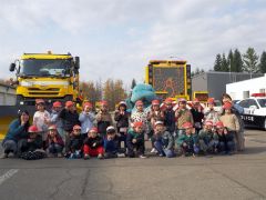 車両を見学した子どもたち