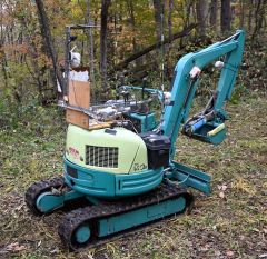 東京大学生物機械工学研究室が使用した小型のショベルカー