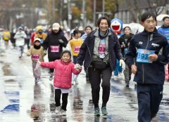 寒空の下、盛り上がるフードバレーとかちマラソン 13