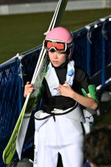 ２本目を終え、控え室へ向かう勢藤優花（金野和彦撮影）