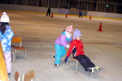 一般開放でスケートを楽しむ子どもたち