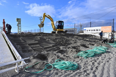 第２障害をほぐす作業員ら