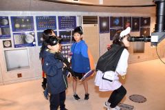 思い思いに仮装して天文台に訪れた陸別小の児童ら