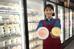 1日からAコープ上士幌店ルピナで発売されているアイスクリーム「RE:FRUITS NATURAL」