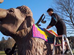 脚立を使って作業を行った