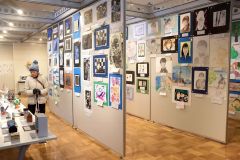 管内町村の小・中学生の絵画や図工作品が並んだ十勝子ども大会