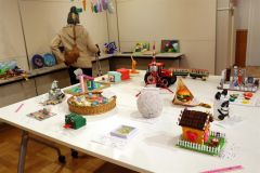管内町村の小・中学生の絵画や図工作品が並んだ十勝子ども大会
