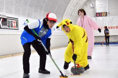 仮装したチームが会場を盛り上げた