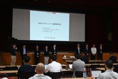 町職員らを前に行われたＫＷＩの活動報告会