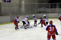 帯広レディース2年連続3位 御影グレッズ4位 全道女子アイスホッケー 8