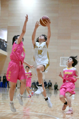 【女子・帯大谷―北星学園女子】シュートを放つ帯大谷の岩崎羽那