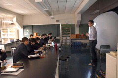 タジック・アースを使った惑星などの授業を進める京大の齊藤准教授