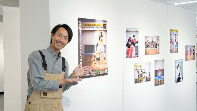ダンス教室テーマの写真展　くろかりんとうの佐藤さんが企画　岡書木野店で開催中