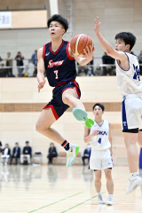 【男子予選トーナメントｄブロック決勝・白樺学園―東海大札幌】第１Ｑに１３得点しチームを勢いに乗せた白樺学園の齊藤煌空