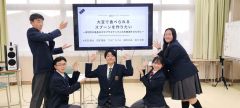 （写真左から）「大豆製のスプーン」を提案した砂原さん、大和田さん、宮口さん、志賀さん、下天广さんのグループ