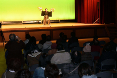 剣舞「宝船」を披露する大泉正陽さん