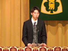 あいさつする庄司さん