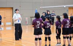 元バレー女子日本代表の新鍋理沙さん、士幌の子どもたちに指導