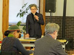 講演する吉田教授