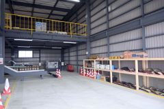 ９月末に完成した町の防災備蓄庫内部