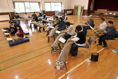 帯広三曲協会の創立５０周年記念演奏会　練習に熱