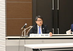 中間決算を説明する津山頭取