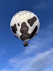上士幌の上空に浮かぶ熱気球「ルイス・ミッシェル号」
