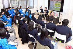 広尾と本別の高校3年生39人が地域素材を生かした商品開発について学んだ