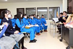 広尾と本別の高校3年生39人が地域素材を生かした商品開発について学んだ