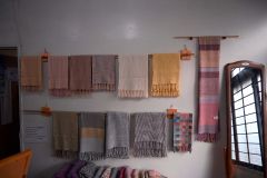 自然素材の織物いかが　フローモーションで染め織り工房晴夏手しごと展　１７日まで 3