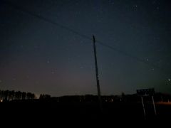 赤色の低緯度オーロラ（１２日午後９時ごろ、音更町郊外・東和付近。ニックネーム・音更町のルナさん撮影）